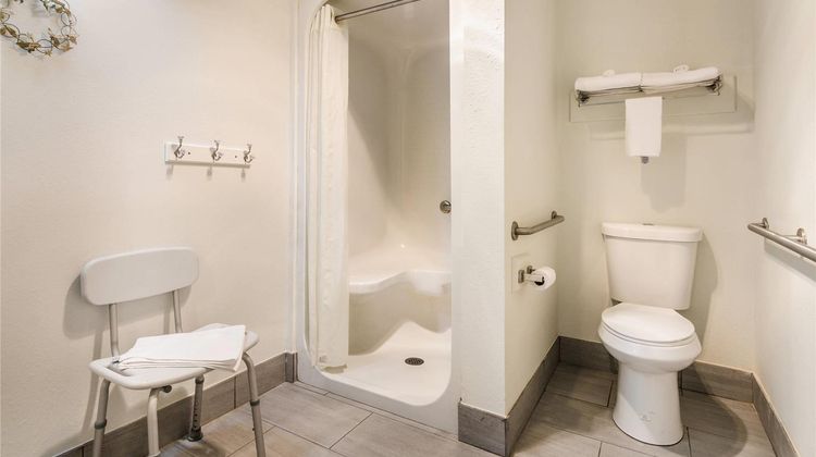 Econo Lodge Glade Spring Room