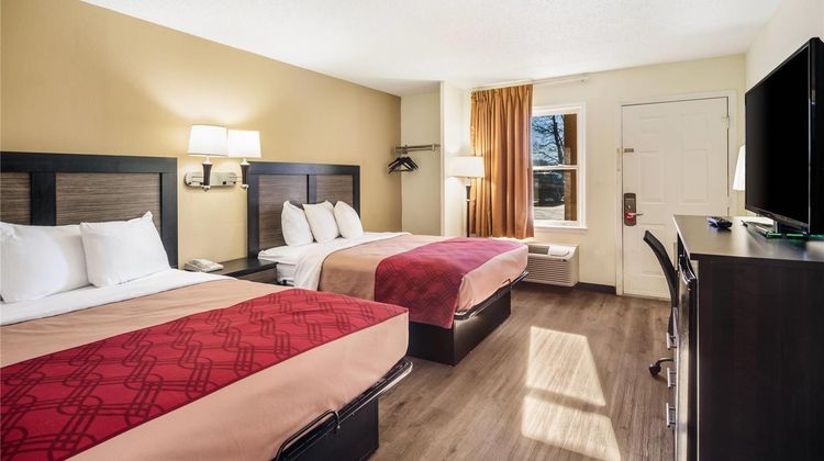 Econo Lodge Glade Spring Suite