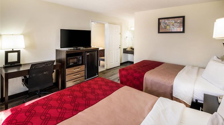 Econo Lodge Glade Spring Suite