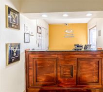 Econo Lodge Glade Spring Lobby