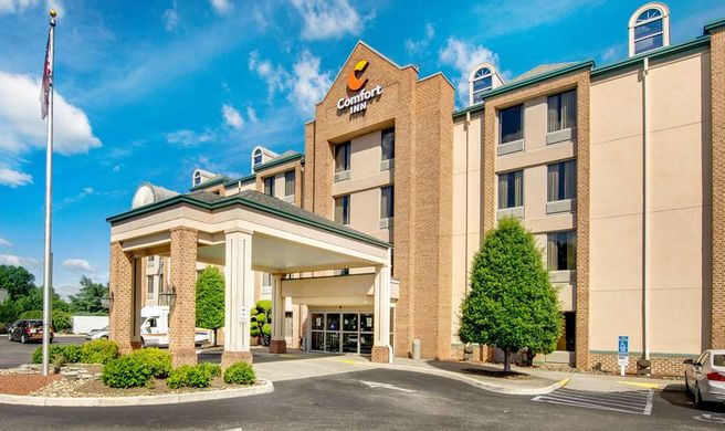 Comfort Inn Airport Exterior