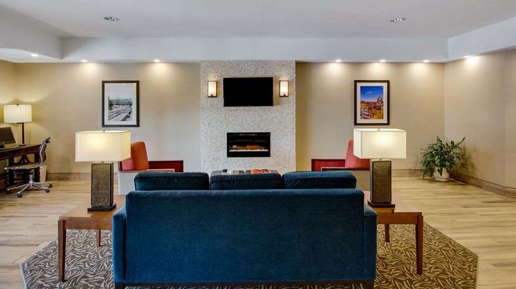 Comfort Inn Airport Lobby