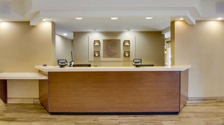 <b>Comfort Inn Airport Lobby</b>. Images powered by <a href="https://iceportal.shijigroup.com/" title="IcePortal" target="_blank">IcePortal</a>.