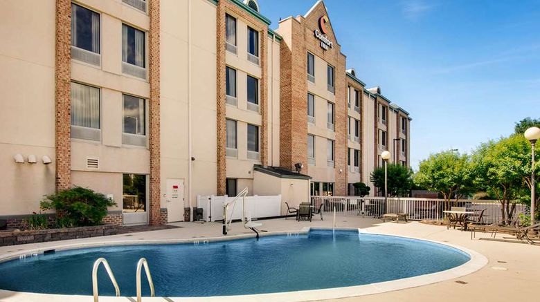 <b>Comfort Inn Airport Pool</b>. Images powered by <a href="https://iceportal.shijigroup.com/" title="IcePortal" target="_blank">IcePortal</a>.