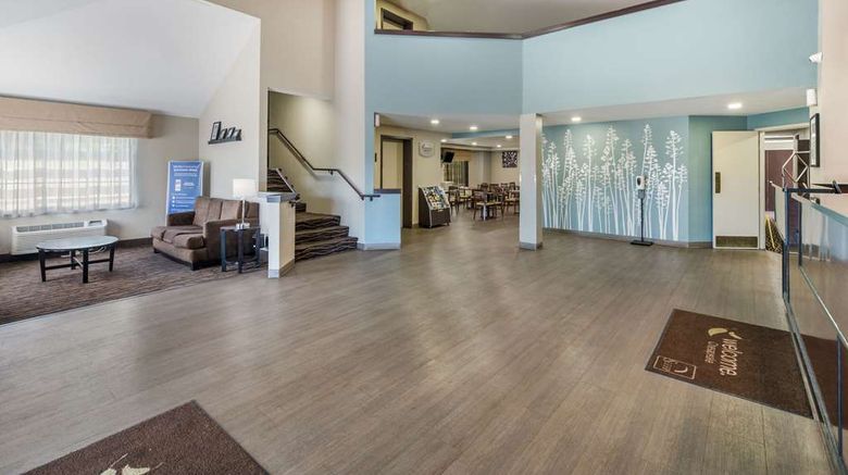 <b>Sleep Inn & Suites Lobby</b>. Images powered by <a href="https://iceportal.shijigroup.com/" title="IcePortal" target="_blank">IcePortal</a>.