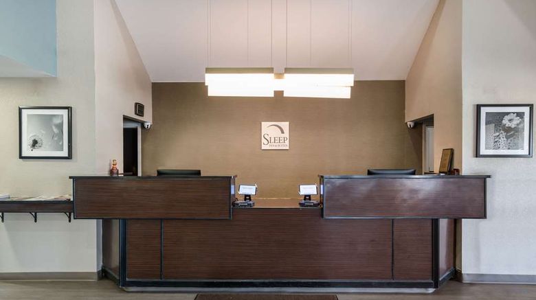 <b>Sleep Inn & Suites Lobby</b>. Images powered by <a href="https://iceportal.shijigroup.com/" title="IcePortal" target="_blank">IcePortal</a>.