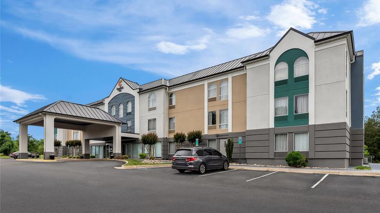 <b>Comfort Inn Exterior</b>. Images powered by <a href="https://iceportal.shijigroup.com/" title="IcePortal" target="_blank">IcePortal</a>.