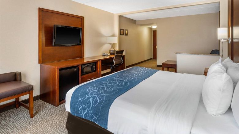 <b>Comfort Suites Manassas Suite</b>. Images powered by <a href="https://iceportal.shijigroup.com/" title="IcePortal" target="_blank">IcePortal</a>.