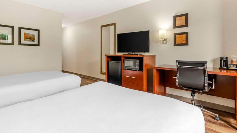 <b>Comfort Inn Room</b>. Images powered by <a href="https://iceportal.shijigroup.com/" title="IcePortal" target="_blank">IcePortal</a>.
