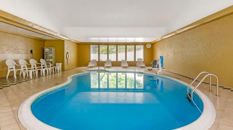 <b>Comfort Inn Pool</b>. Images powered by <a href="https://iceportal.shijigroup.com/" title="IcePortal" target="_blank">IcePortal</a>.