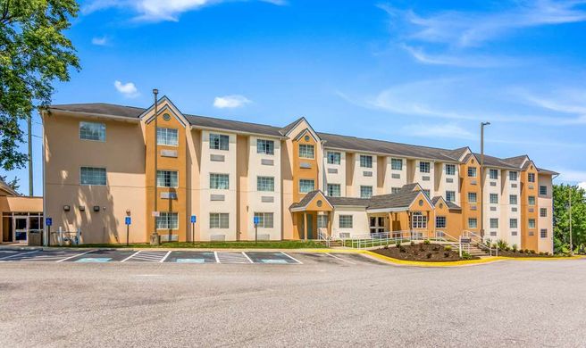 Quality Inn & Suites Exterior
