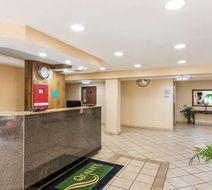 Quality Inn & Suites Lobby