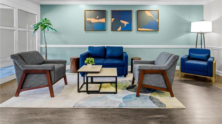 <b>MainStay Suites Roanoke Airport Lobby</b>. Images powered by <a href="https://iceportal.shijigroup.com/" title="IcePortal" target="_blank">IcePortal</a>.