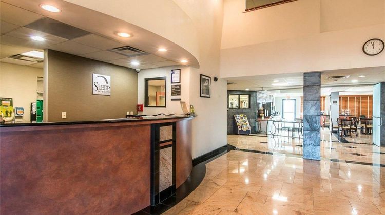 Sleep Inn & Suites Lobby