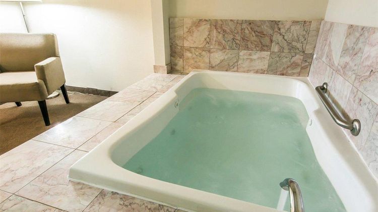 Sleep Inn & Suites Suite