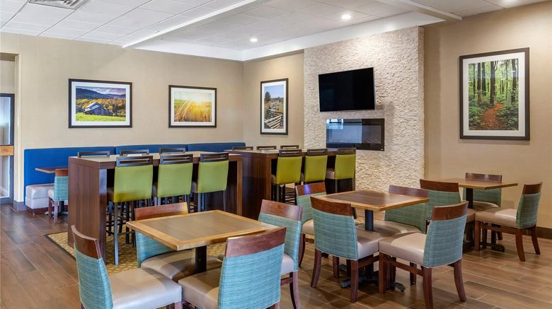 <b>Comfort Inn & Suites Restaurant</b>. Images powered by <a href="https://iceportal.shijigroup.com/" title="IcePortal" target="_blank">IcePortal</a>.