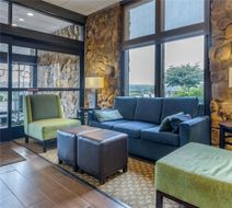 Comfort Inn & Suites Lobby