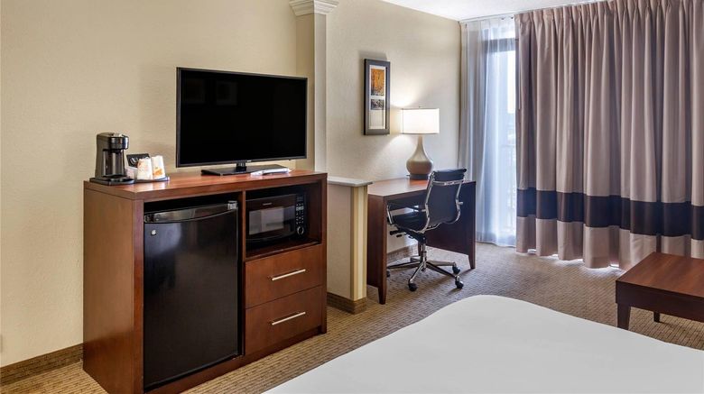 <b>Comfort Inn & Suites Suite</b>. Images powered by <a href="https://iceportal.shijigroup.com/" title="IcePortal" target="_blank">IcePortal</a>.