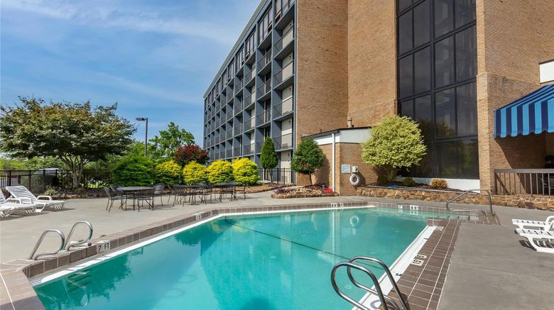 <b>Comfort Inn & Suites Pool</b>. Images powered by <a href="https://iceportal.shijigroup.com/" title="IcePortal" target="_blank">IcePortal</a>.