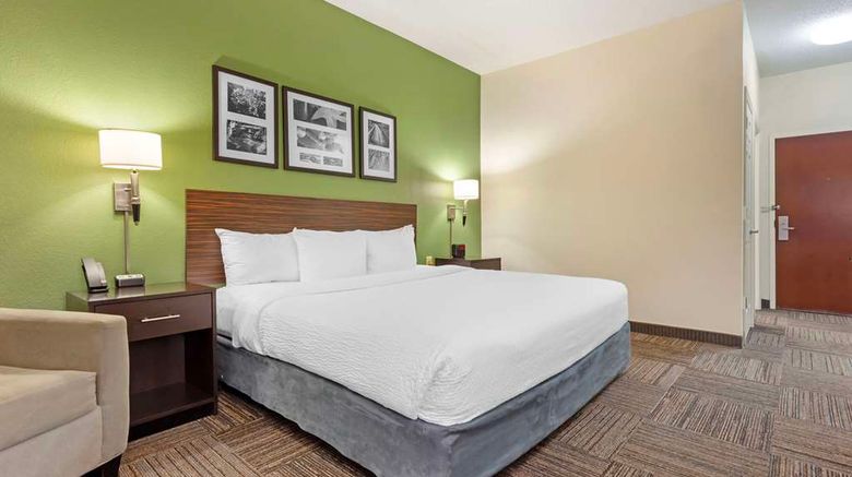 <b>Sleep Inn & Suites Room</b>. Images powered by <a href="https://iceportal.shijigroup.com/" title="IcePortal" target="_blank">IcePortal</a>.
