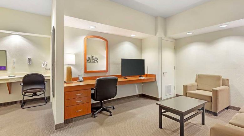 <b>Sleep Inn & Suites Suite</b>. Images powered by <a href="https://iceportal.shijigroup.com/" title="IcePortal" target="_blank">IcePortal</a>.