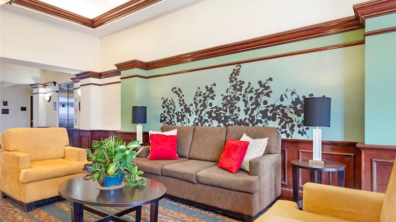 <b>Sleep Inn & Suites Lobby</b>. Images powered by <a href="https://iceportal.shijigroup.com/" title="IcePortal" target="_blank">IcePortal</a>.
