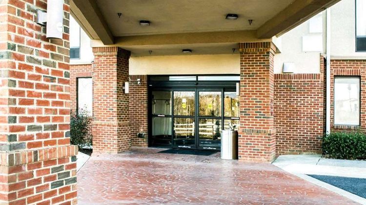 Sleep Inn & Suites Exterior
