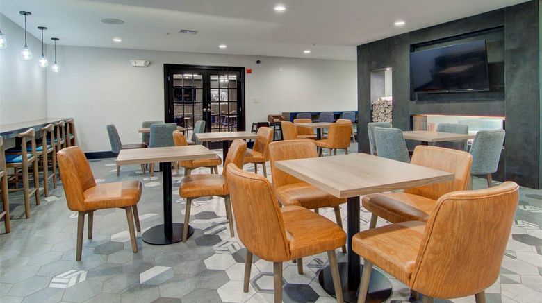 <b>Comfort Suites Airport Restaurant</b>. Images powered by <a href="https://iceportal.shijigroup.com/" title="IcePortal" target="_blank">IcePortal</a>.