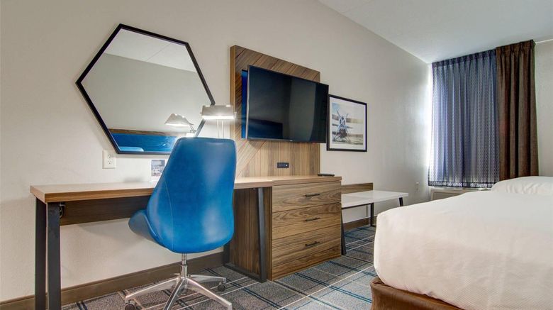 <b>Comfort Suites Airport Room</b>. Images powered by <a href="https://iceportal.shijigroup.com/" title="IcePortal" target="_blank">IcePortal</a>.