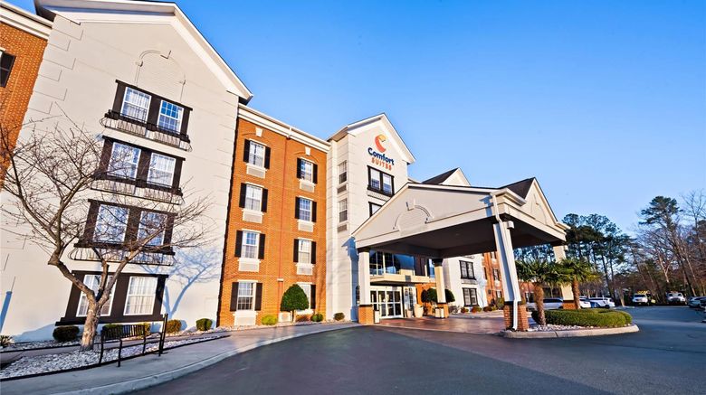 <b>Comfort Suites Airport Exterior</b>. Images powered by <a href="https://iceportal.shijigroup.com/" title="IcePortal" target="_blank">IcePortal</a>.