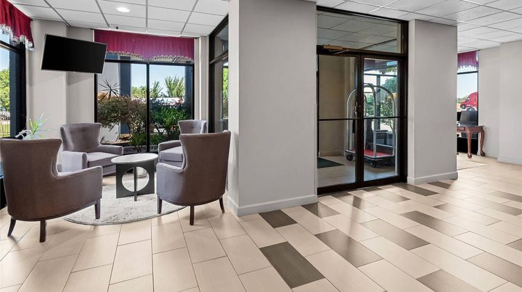 Quality Inn at Potomac Mills Lobby