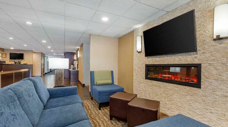 <b>Comfort Inn Herndon-Reston Lobby</b>. Images powered by <a href="https://iceportal.shijigroup.com/" title="IcePortal" target="_blank">IcePortal</a>.