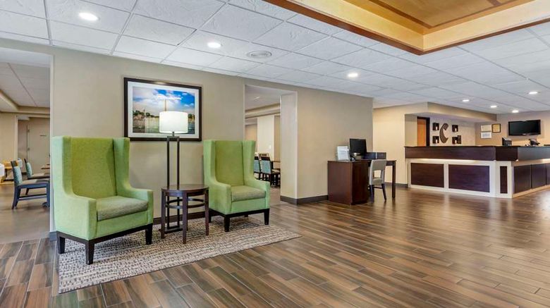 <b>Comfort Inn Herndon-Reston Lobby</b>. Images powered by <a href="https://iceportal.shijigroup.com/" title="IcePortal" target="_blank">IcePortal</a>.