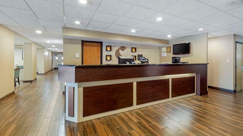 <b>Comfort Inn Herndon-Reston Lobby</b>. Images powered by <a href="https://iceportal.shijigroup.com/" title="IcePortal" target="_blank">IcePortal</a>.