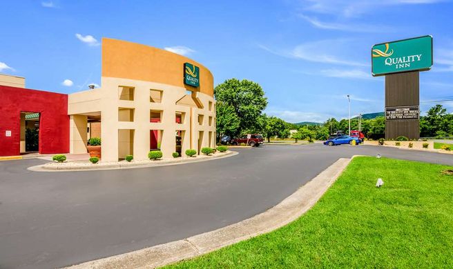 Quality Inn Roanoke Airport Exterior
