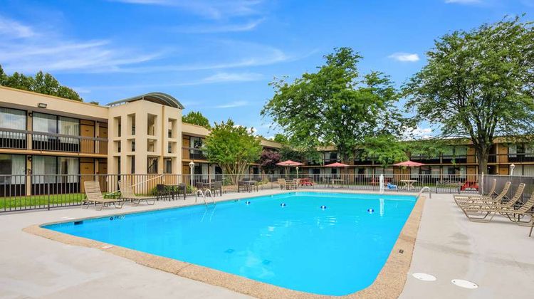 Quality Inn Roanoke Airport Pool