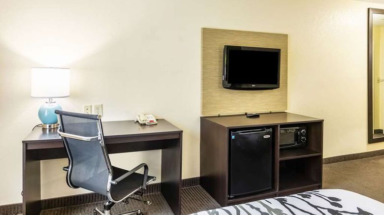 <b>Comfort Inn Emporia Room</b>. Images powered by <a href="https://iceportal.shijigroup.com/" title="IcePortal" target="_blank">IcePortal</a>.