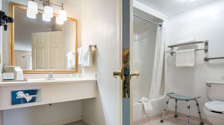 Quality Inn Little Creek Room