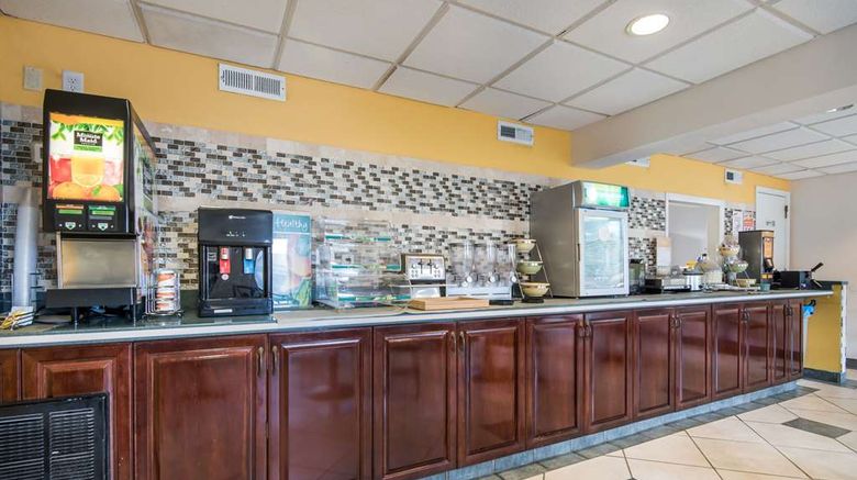 <b>Quality Inn Little Creek Restaurant</b>. Images powered by <a href="https://iceportal.shijigroup.com/" title="IcePortal" target="_blank">IcePortal</a>.