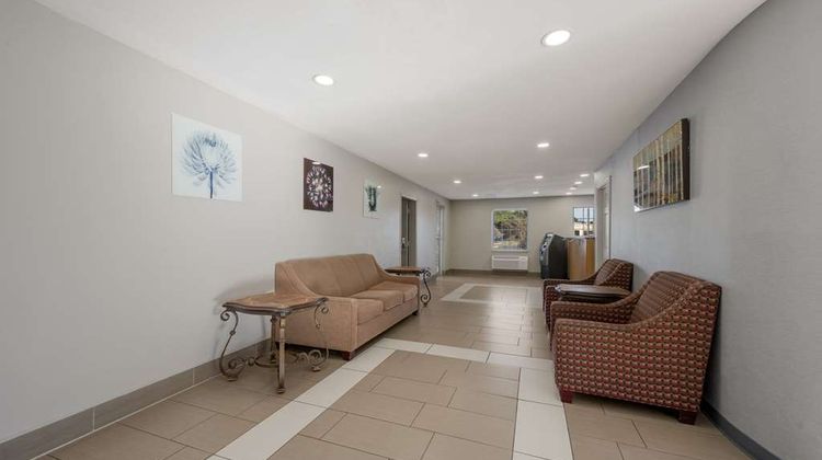 Quality Inn Farmville Lobby