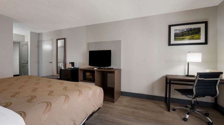 Quality Inn Farmville Room