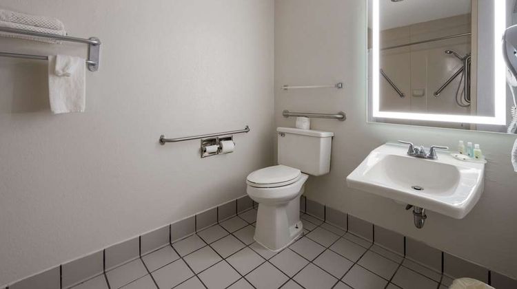 Quality Inn Farmville Room