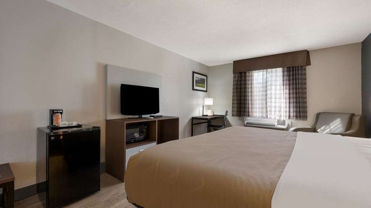 Quality Inn Farmville Room