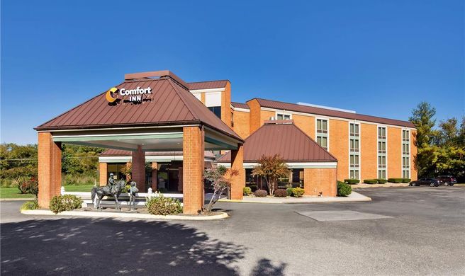 Comfort Inn Virginia Horse Center Exterior