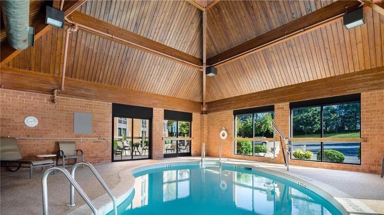 Comfort Inn Virginia Horse Center Pool