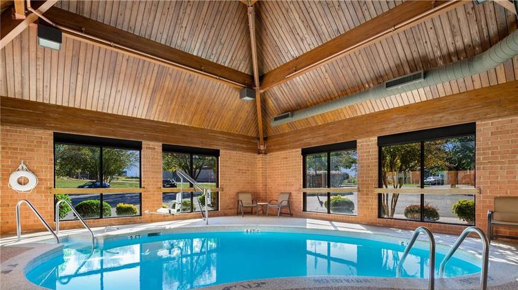 Comfort Inn Virginia Horse Center Pool