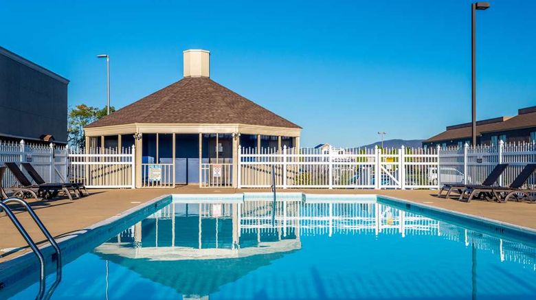 <b>Clarion Pointe Harrisonburg Pool</b>. Images powered by <a href="https://iceportal.shijigroup.com/" title="IcePortal" target="_blank">IcePortal</a>.