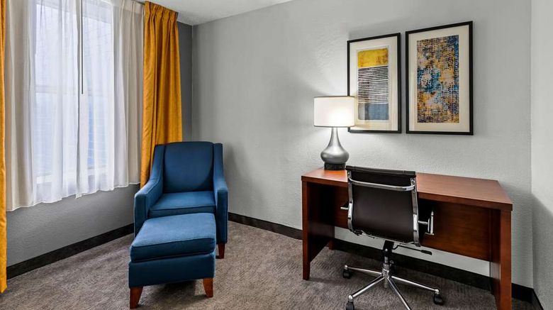 <b>Comfort Inn Suite</b>. Images powered by <a href="https://iceportal.shijigroup.com/" title="IcePortal" target="_blank">IcePortal</a>.