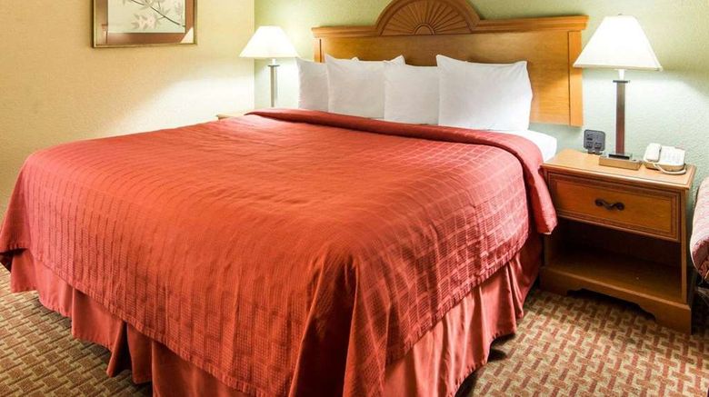 <b>Quality Inn Room</b>. Images powered by <a href="https://iceportal.shijigroup.com/" title="IcePortal" target="_blank">IcePortal</a>.