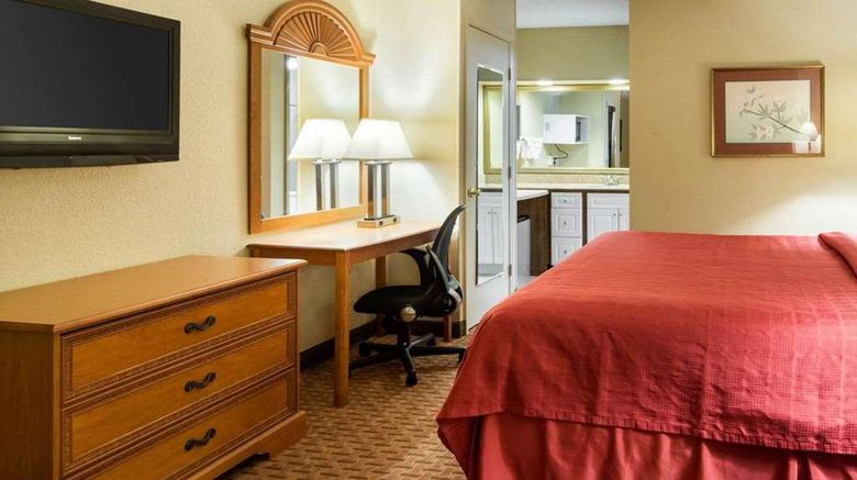 <b>Quality Inn Room</b>. Images powered by <a href="https://iceportal.shijigroup.com/" title="IcePortal" target="_blank">IcePortal</a>.